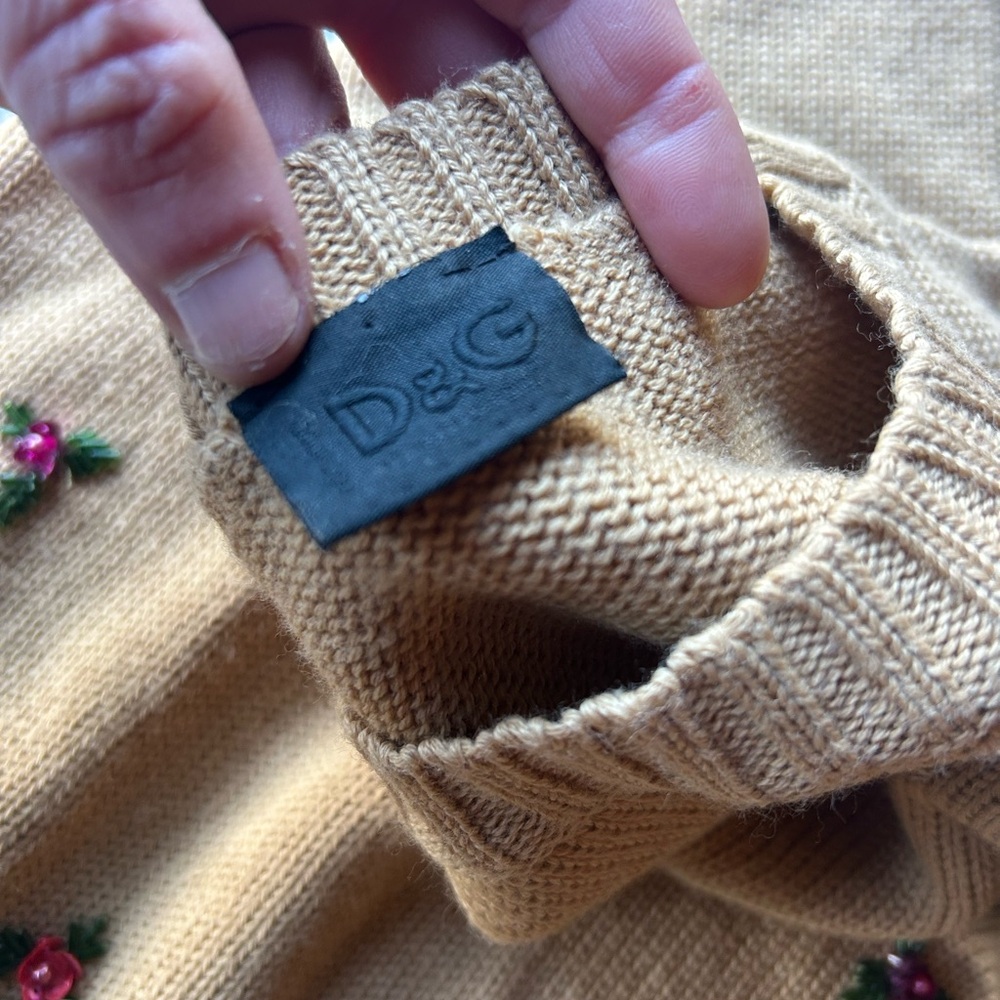 Dolce & Gabbana Beige Knit Short Sleeve Sweater with embroidery - Picture 5 of 13